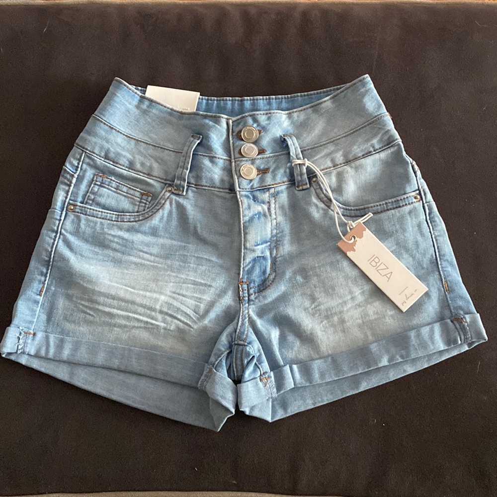 NWT - IBIZA high rise push up shorts size 5